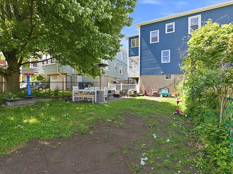191-193 Cornell St #2 — Photo 31