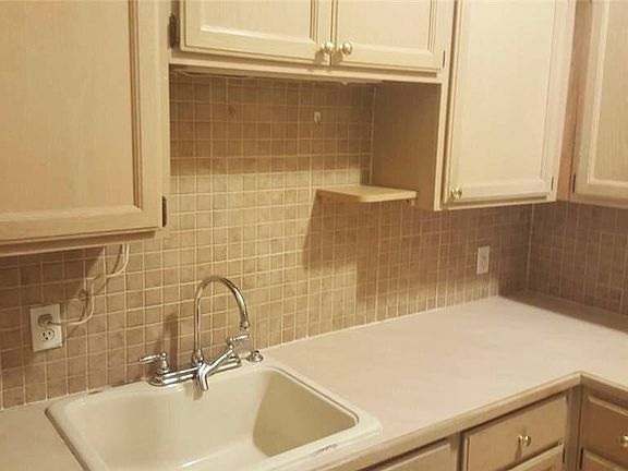 4th image of 162 E Main St #4