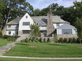 40 Rockledge Dr, New Rochelle, NY 10801