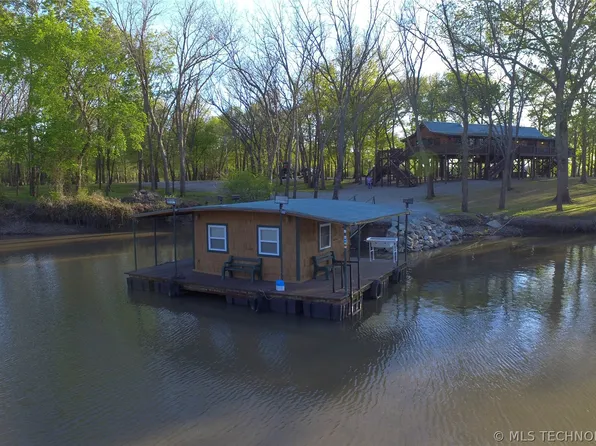 9239 E 390th Rd, Strang, OK 74367