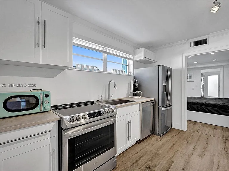 9072 Froude Ave — Photo 17
