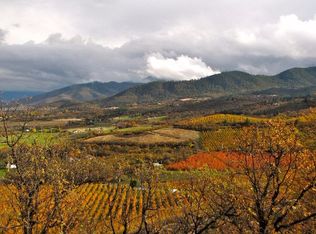 3233 Carriage Dr, Medford, OR 97501