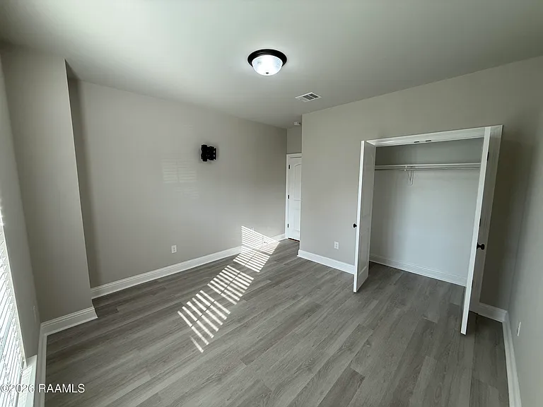 404 Sparrowhawk St — Photo 11