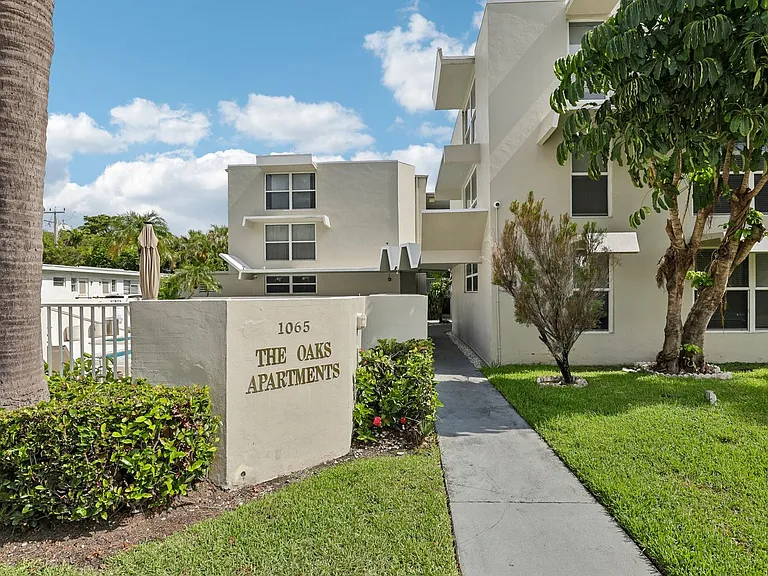 The Oaks Apartments — Photo 78