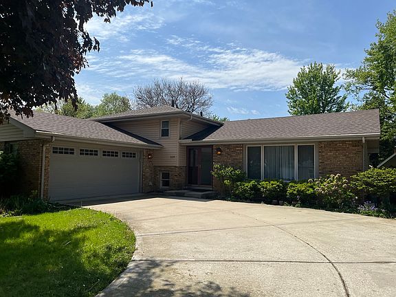 3rd image of 529 Shorewood Dr