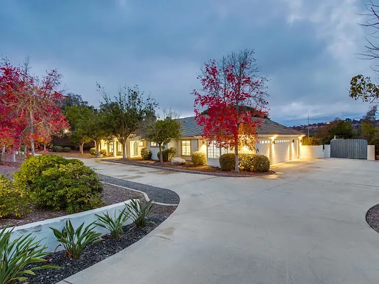 4124 Stonebridge Ln — Photo 4