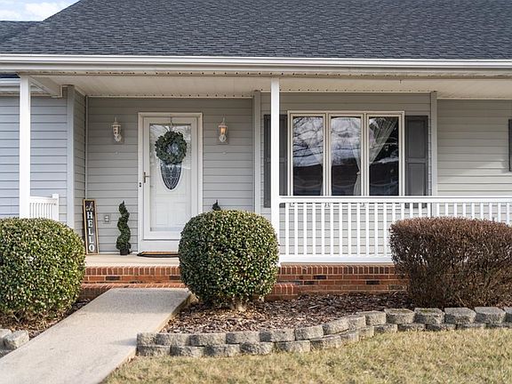 4th image of 20 Wyndham Hill Dr