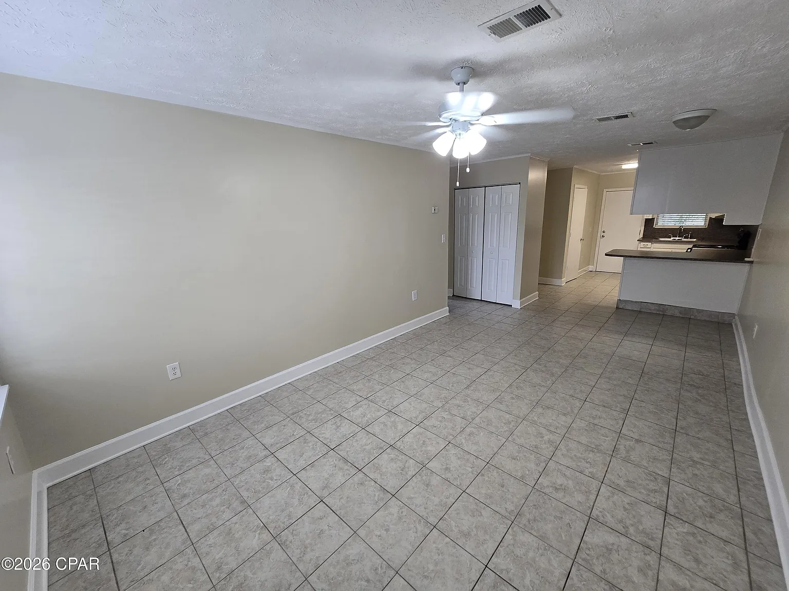 2 bed, 1.0 bath, 875 sqft, $1,300 — Photo 3