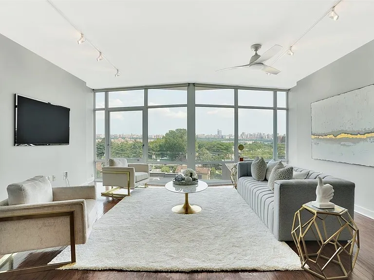 100 Thompson Ln #4D — Photo 3
