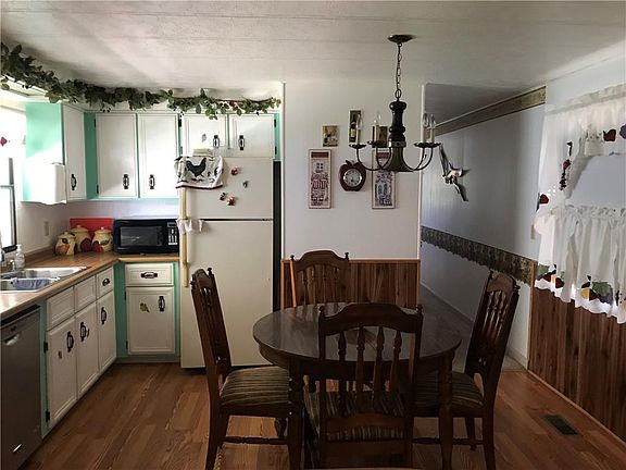 4th image of 4809 Carnation Ave