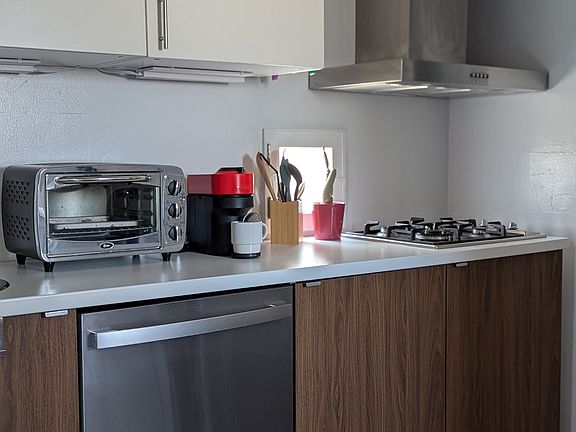 3rd image of 910 N 4th Ave #2
