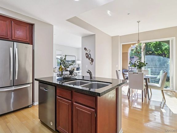 3rd image of 2801 Escala Cir