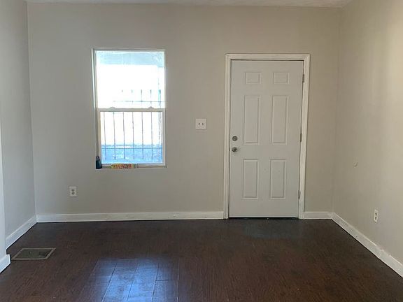 2nd image of 811 E 2nd Ave