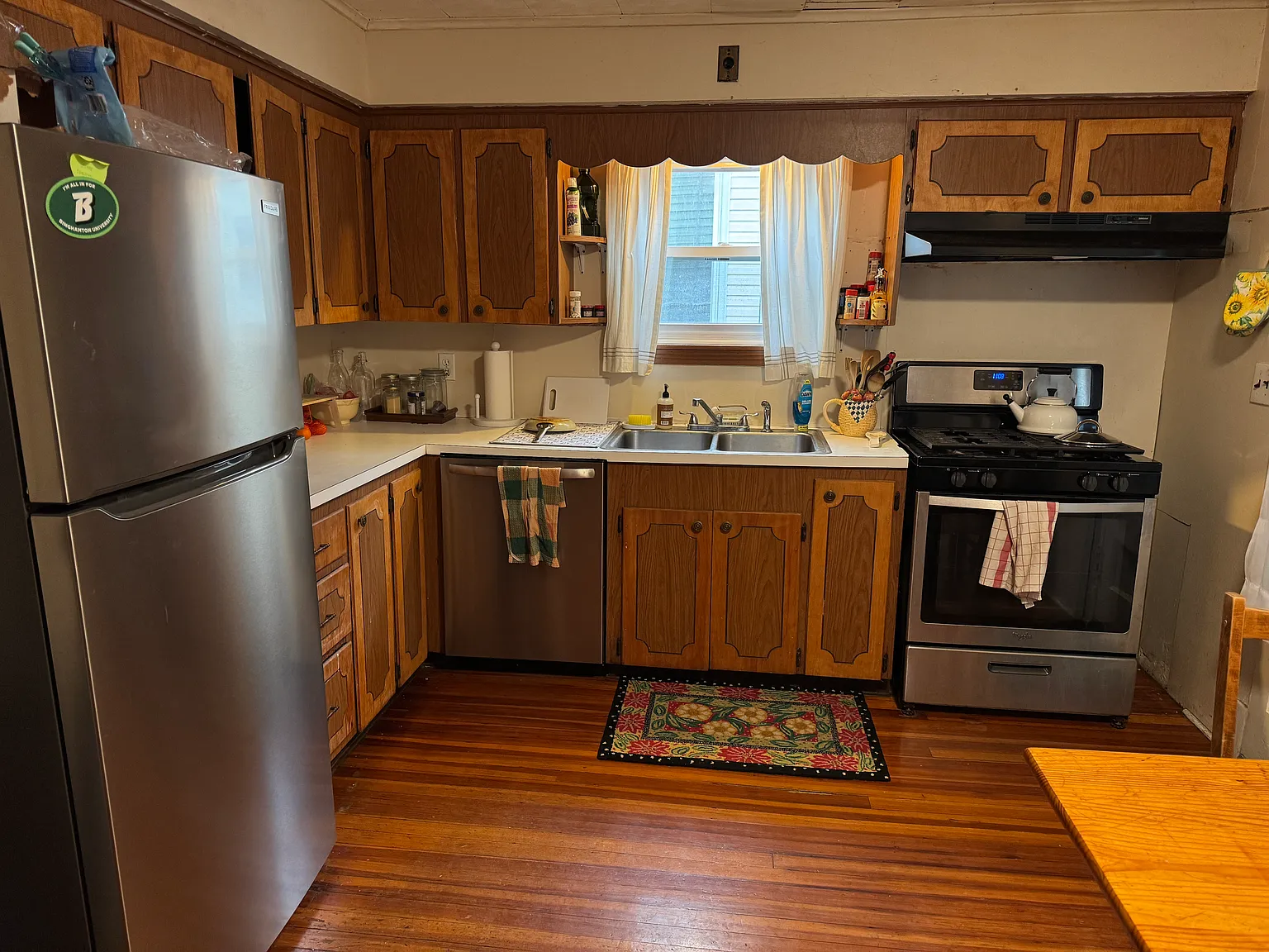 4 bed, 2200 sqft, $3,000 — Photo 4