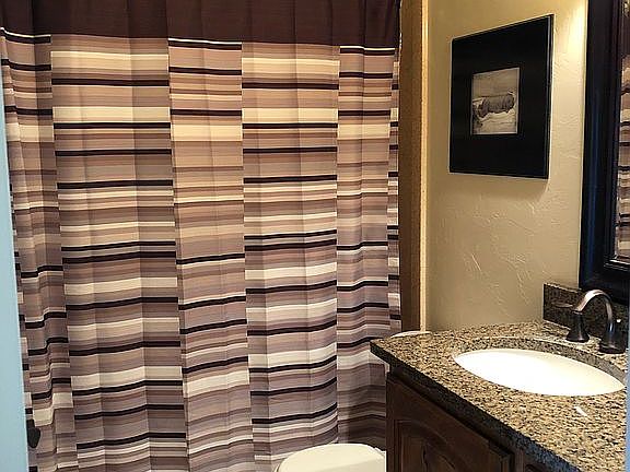 Main upstairs bathroom 