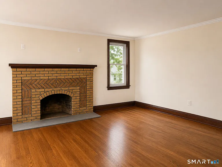 18 Fleetwood Ave — Photo 5