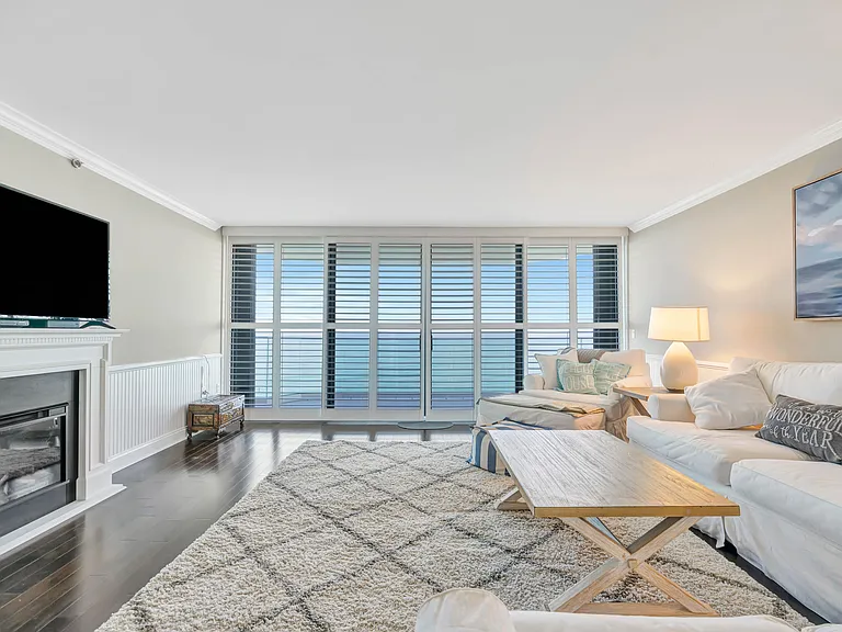 100 Beach Rd #903 — Photo 10
