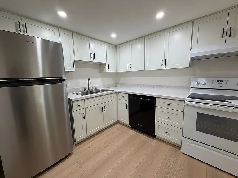5061 Shell St — Photo 7