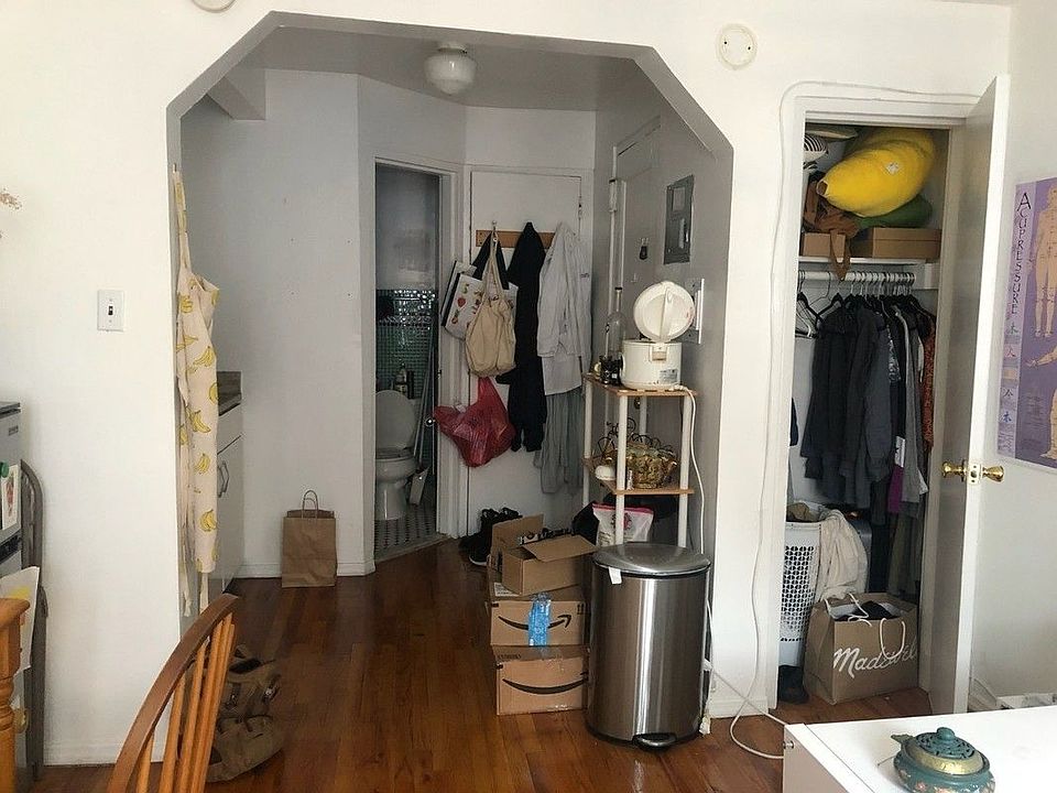 2nd image of 542 E 11th St APT 2D