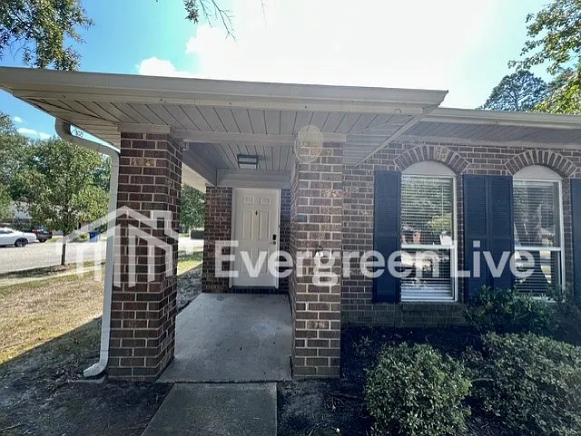 4 bed, 2.0 bath, 1615 sqft, $1,545 — Photo 2