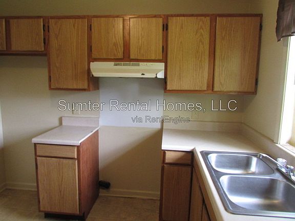 4th image of 121 Dixie Dr