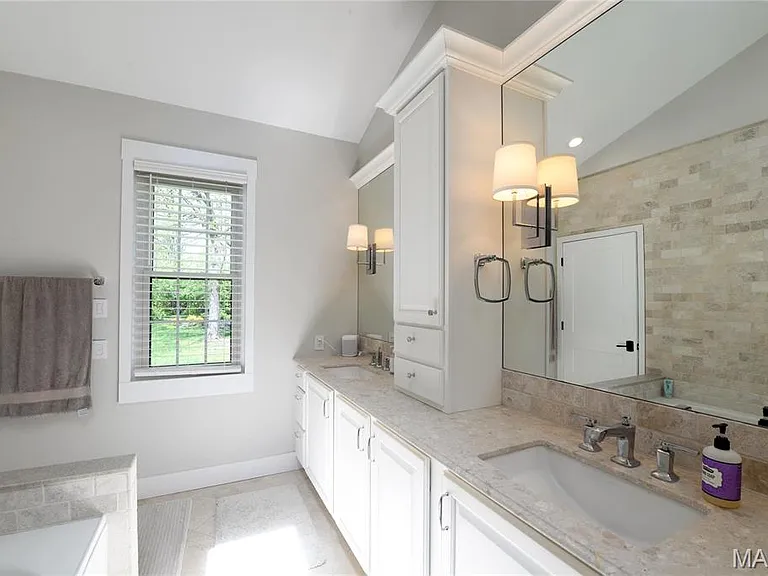 1306 S Geyer Rd — Photo 21