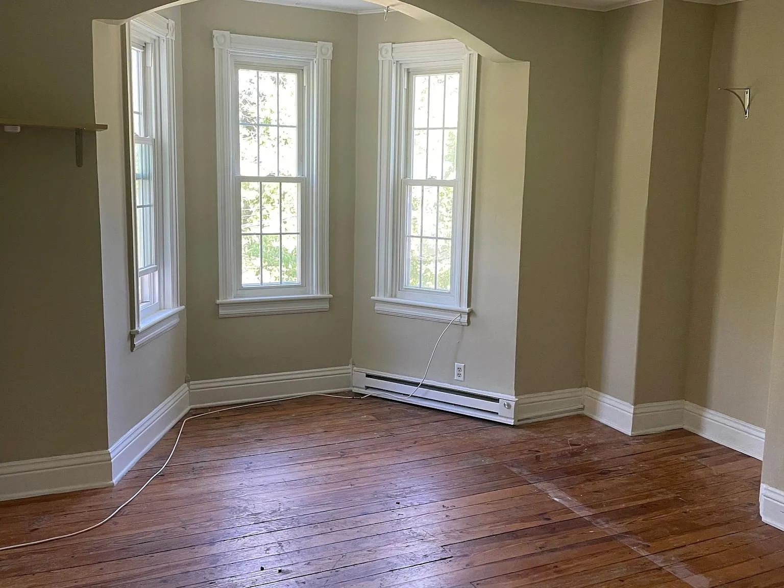 1039 W Linden St — Photo 4