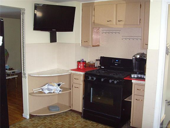 3rd image of 278 Dupont Ave