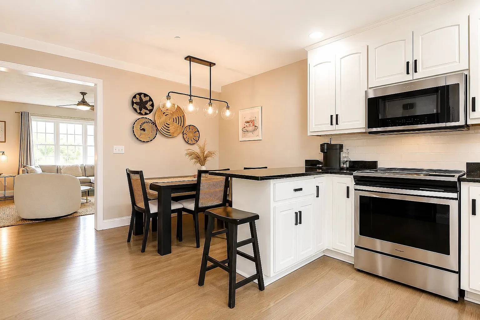 3 bed, 2033 sqft, $3,995 — Photo 1