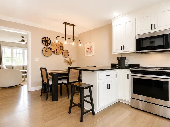 39 Curve St, Dedham, MA 02026