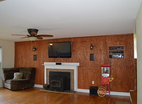 Fireplace with pellet stove