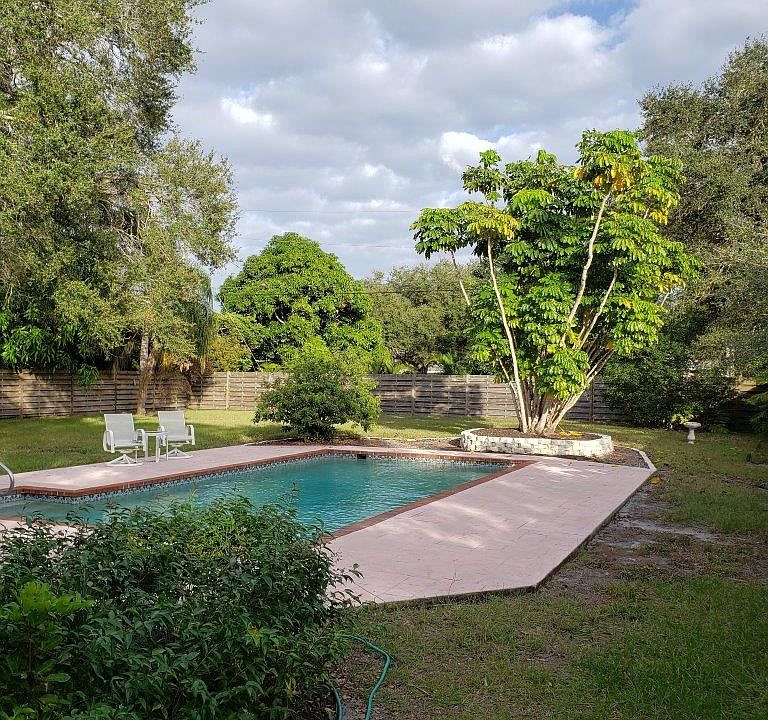 1st image of 2411 Breakwater Cir