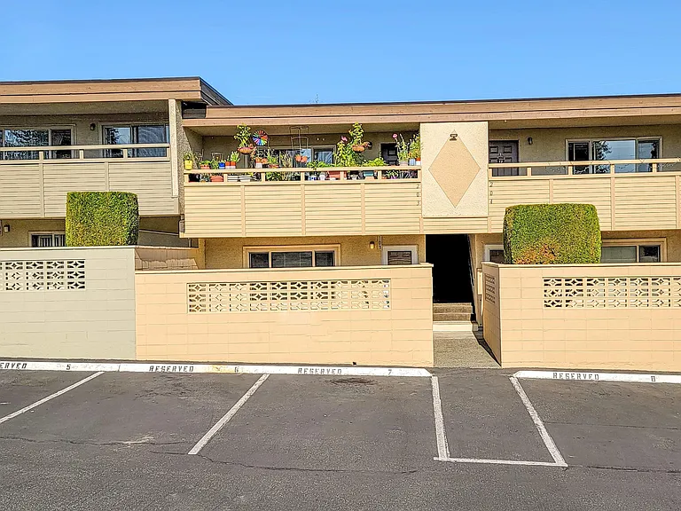 Free parking/no stairs to climb. Private large patio.