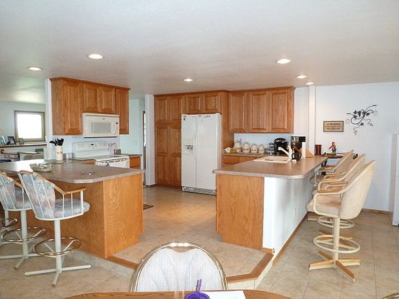 5th image of 341 S Los Olivos Dr