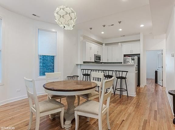 4th image of 1037 W Oakdale Ave #2