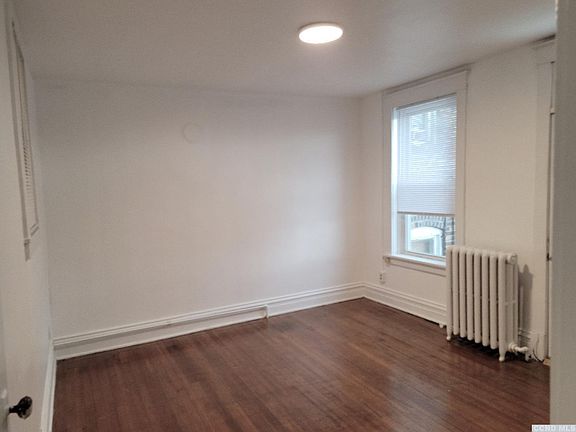 5th image of 709 Warren St #3