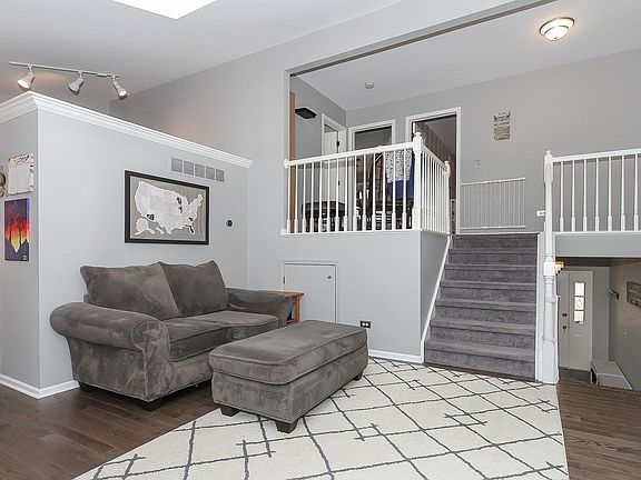 5th image of 303 River Bluff Dr