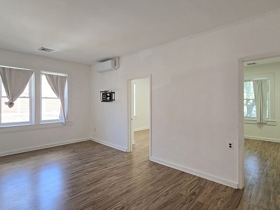 4th image of 551 Franklin Ave #2R