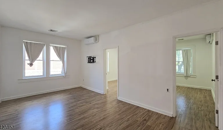 551 Franklin Ave #2R — Photo 4