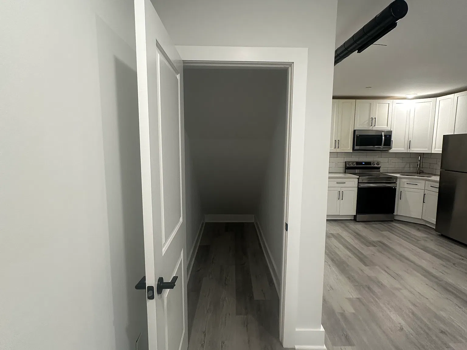 1 bed, 800 sqft, $1,300 — Photo 1