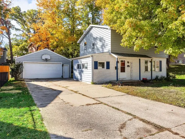 2109 Coldstream Ave NE, Cedar Rapids, IA 52402
