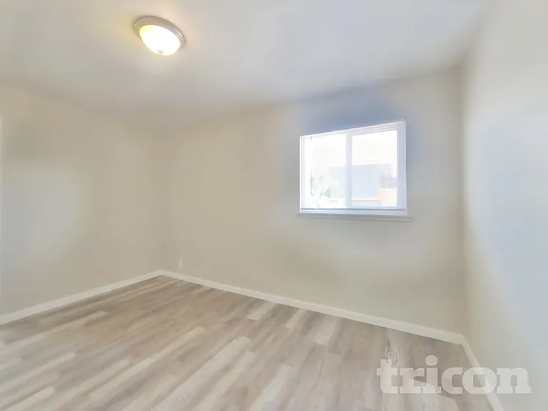 1126 W Ovington St — Photo 11