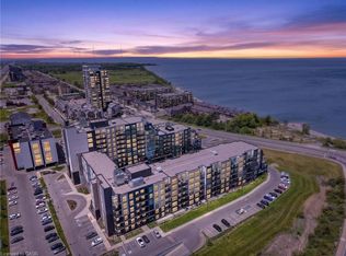 16 Concord Pl #548, Grimsby, ON L3M 0J1