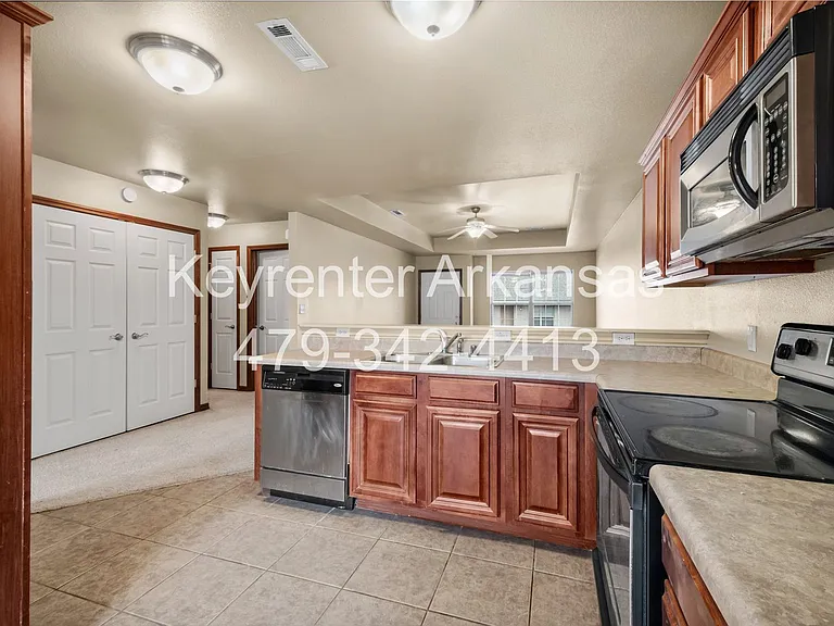 1270 N Trinity Dr — Photo 12