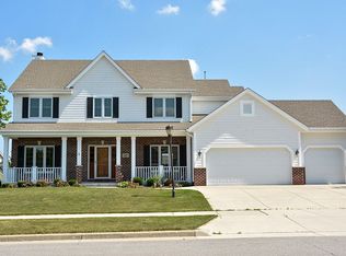 1801 Glacier Ridge Rd, Waukesha, WI 53188