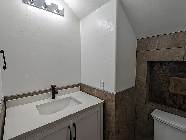 650 W Kent Pl — Photo 50