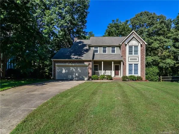 9239 Heritage Woods Pl, Charlotte, NC 28269