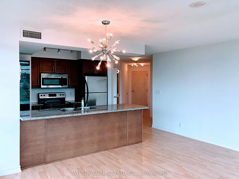 18 Harding Blvd #907 — Photo 8