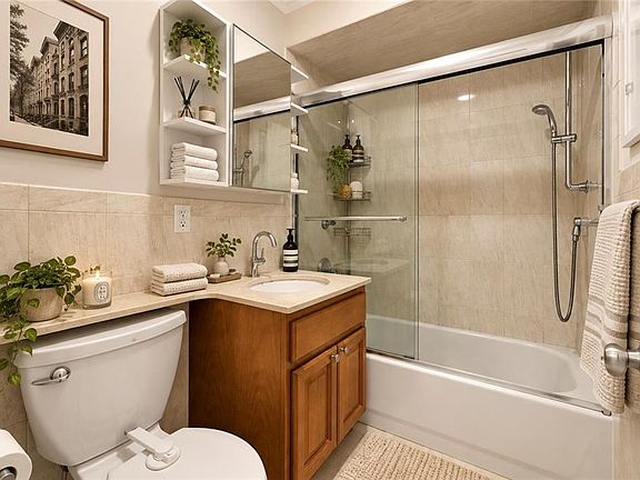 4th image of 23 Gadsen Pl APT 2A