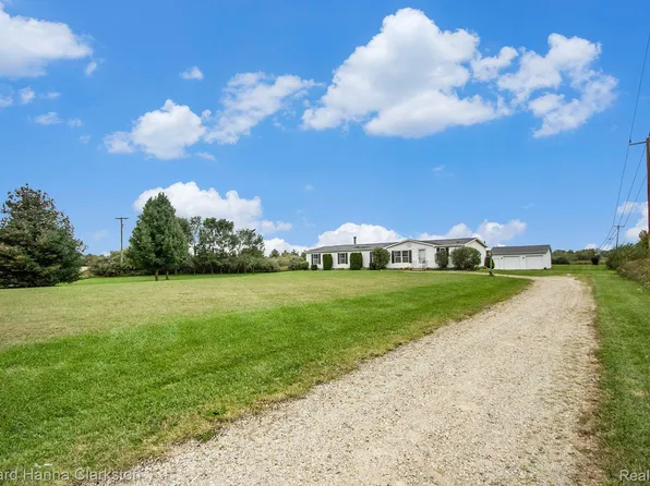 8955 Brooks Rd, Brown City, MI 48416